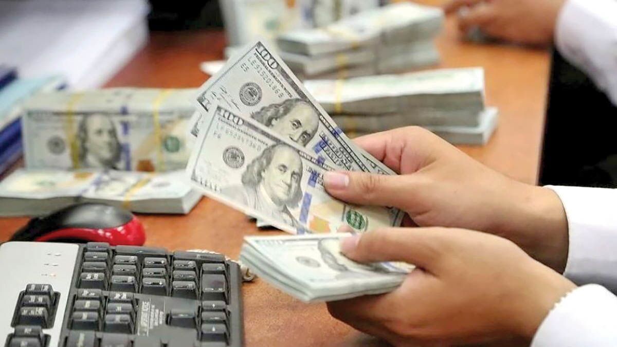 کف شکنی نرخ دلار؛ بازار ارز به دو سیگنال مثبت واکنش نشان داد