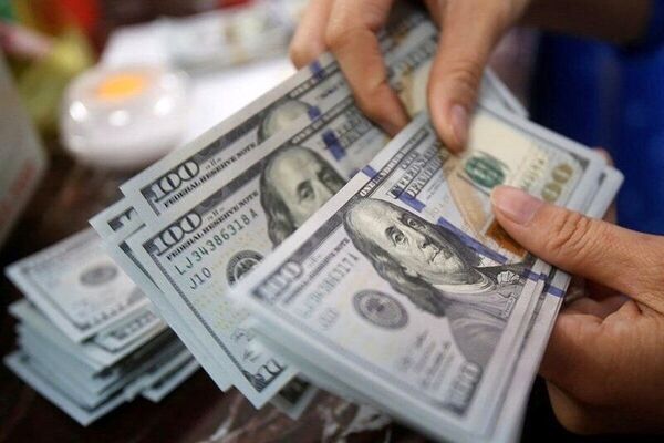 بازار ارز و سکه تحت تاثیر تحریم هاست؛ عوض کردن افراد چیزی را تغییر نمی‌دهد.
