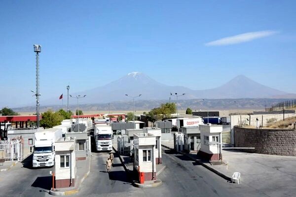 مانع تراشی های آذربایجان در ترانزیت کالا‌های ایرانی؛ کمبود روبل گریبانگیر بازرگانان
