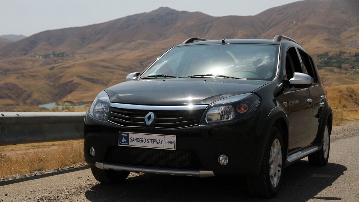 رنو ساندرو چند؟
