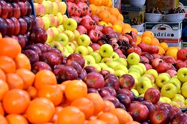 قیمت پایین میوه نسبت به پاییز پارسال/ میوه فروش ها: تقاضا کم است