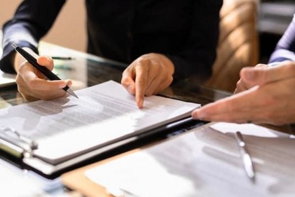 چالش‌های تامین بلبرینگ صنعتی در دوران تحریم: استانداردهای جهانی و راهکارهای عملی برای صنایع سنگین ایران