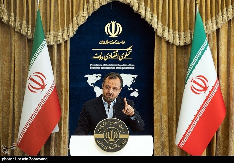  رشد نقدینگی به ۲۷ درصد کاهش یافته است/سامانه یکپارچه خودرو منحل نمی‌شود