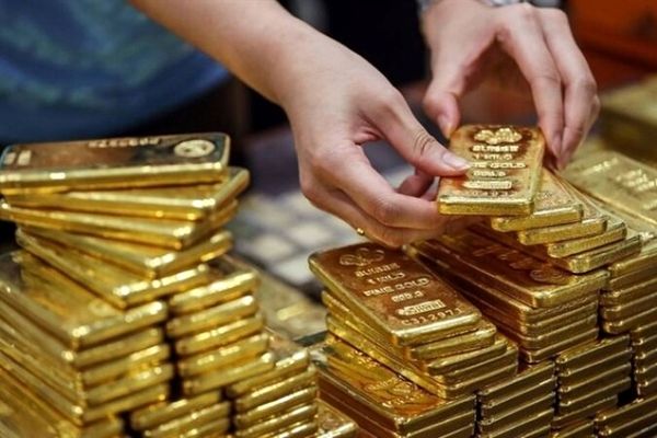 هشدار سنگین یک اقتصاددان به ورود اقتصاد ایران به مرحله خطرناک/ هیچ‌کس دلار بازار آزاد را گردن نمی‌گیرد/ ۶ اقدام عاجل و سخت‌گیرانه دولت برای مدیریت بازار ارز
