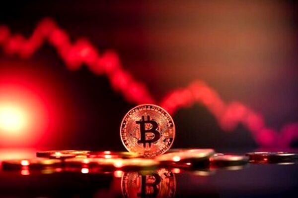 بیت کوین به کف قیمت دو هفته اخیر سقوط کرد