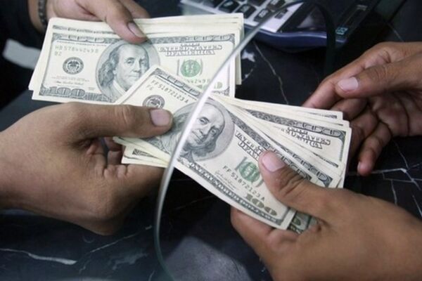 آغاز ریزش قیمت ها در بازار ارز؛ کاهش ۴ هزار تومانی قیمت دلار هرات