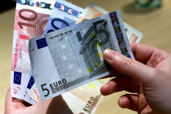 پیش بینی جایگزینی یورو با دلار