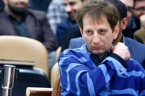 درگیری توییتری میان میثم ظهوریان و بابک زنجانی بر سر وضعیت بدهی نفتی و بانک آینده