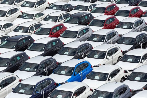 تعیین تعرفه حداقل ۱۰۰ درصدی برای خودروهای بنزینی و هیبریدی در سال ۱۴۰۵