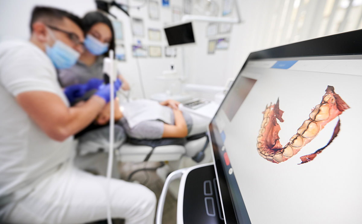 اسکنر داخل دهانی چیست و چرا دندانپزشکان به آن نیاز دارند؟