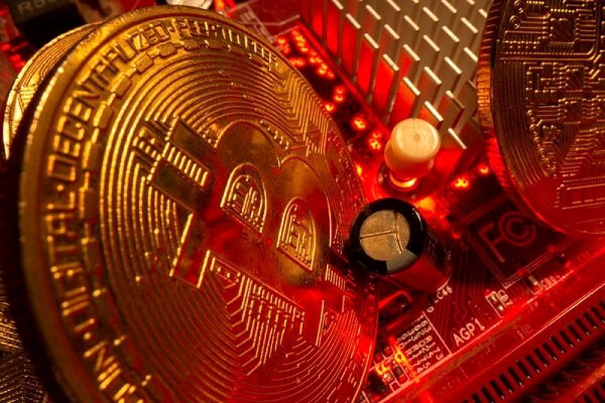 عبور بیت کوین از مرز ۱۰۵ هزار دلار
