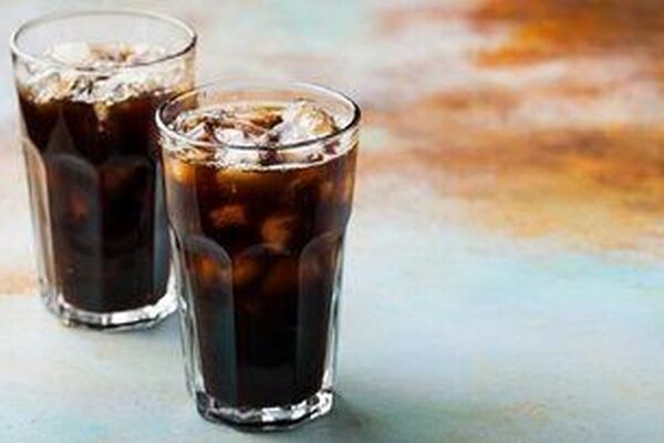 دیگر نوشابه‌های سیاه را نخورید/ خطر جدی کولاها برای بدن
