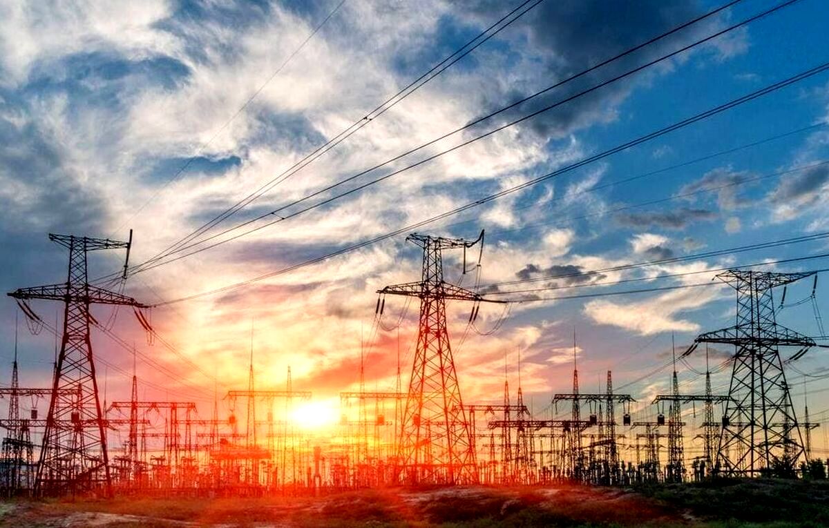 چه کسانی به مرحوم رئیسی گزارش می‌دادند که وضعیت برق خوب است؟
