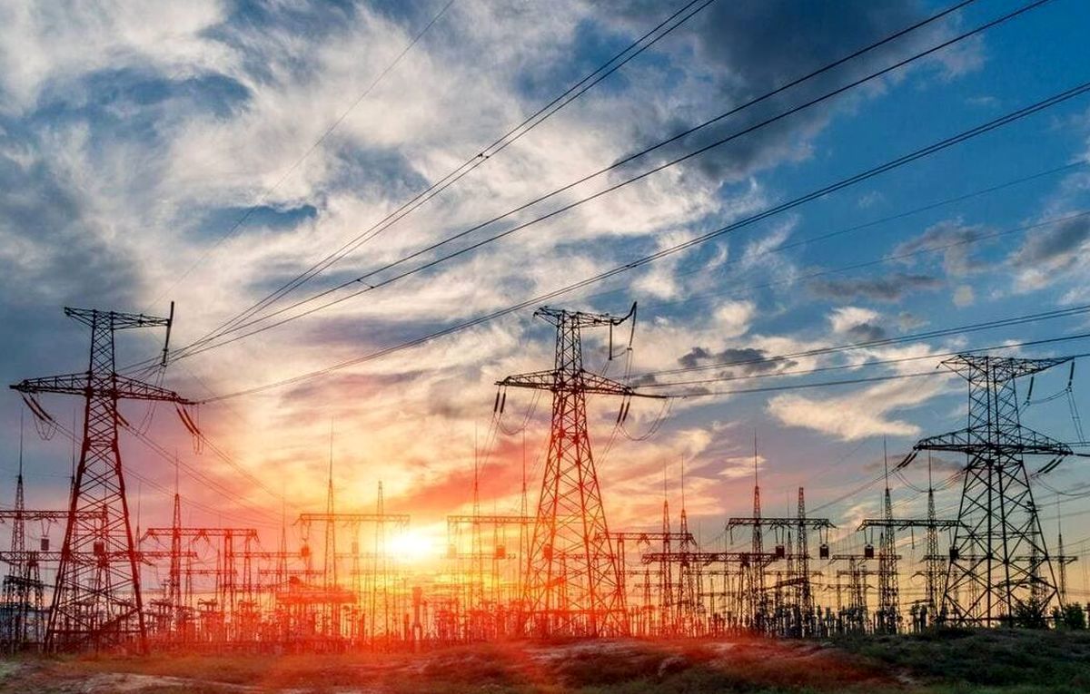 چه کسانی به مرحوم رئیسی گزارش می‌دادند که وضعیت برق خوب است؟
