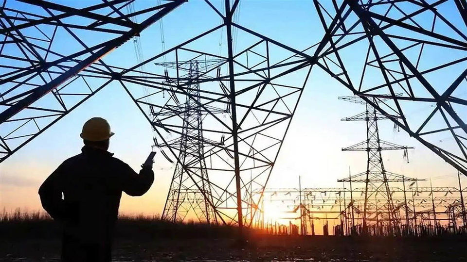 خبر خوش برای صاحبان صنایع: محدودیت برق در تابستان امسال کاهش می باید
