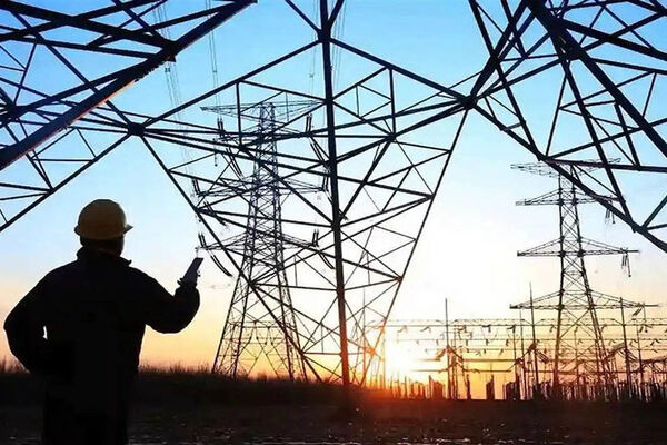 خبر خوش برای صاحبان صنایع: محدودیت برق در تابستان امسال کاهش می باید