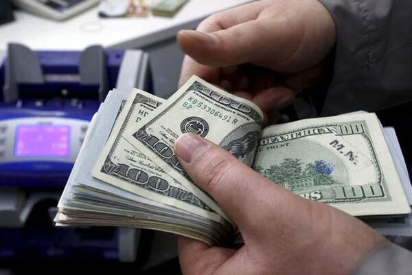 سکه از کانال ۶۱ میلیون تومان هم عبور می‌کند؟ / قیمت دلار ریزش کرد
