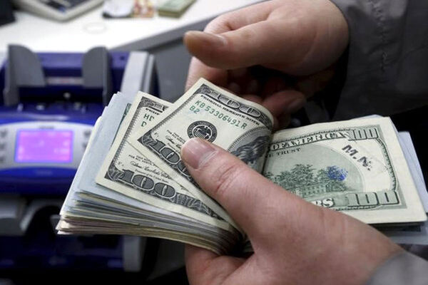 سکه از کانال ۶۱ میلیون تومان هم عبور می‌کند؟ / قیمت دلار ریزش کرد
