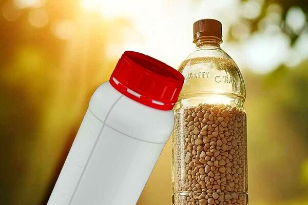 آیا بطری‌ های پلاستیکی روی طعم و بوی مایع داخل آنها تأثیر می‌گذارند؟