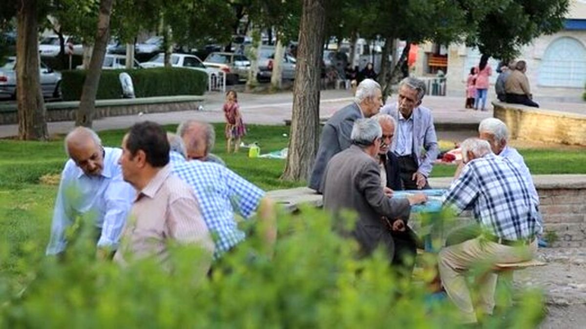 معوقات فروردین ماه بازنشستگان پرداخت می‌شود