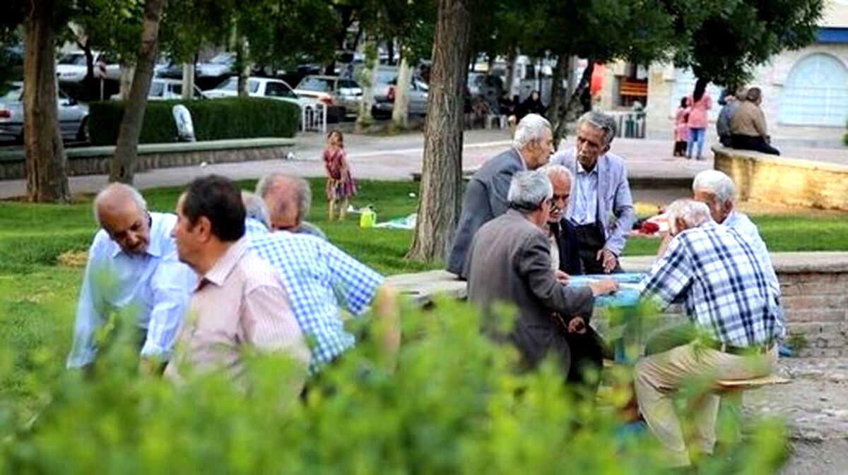 معوقات فروردین ماه بازنشستگان پرداخت می‌شود