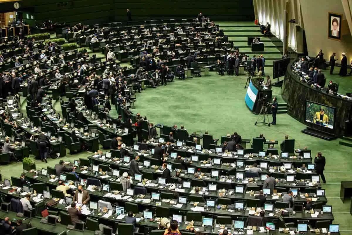 مجلس با افزایش هزینه ها و تثبیت قیمت، ناترازی را تشدید می‌کند
