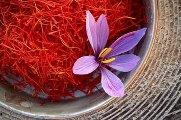قیمت زعفران از کیلویی ۳۰۰ میلیون تومان عبور کرد