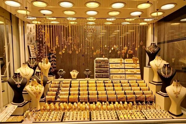 قیمت طلا، سکه و ارز پنجم آذرماه؛ سکه روی نقطه حساس قیمتی ایستاد