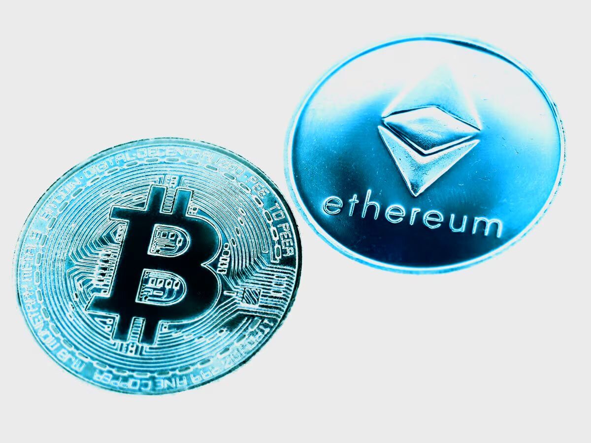قیمت بیت‌کوین و اتریوم امروز یکشنبه ۱۵ شهریور ۱۴۰۵