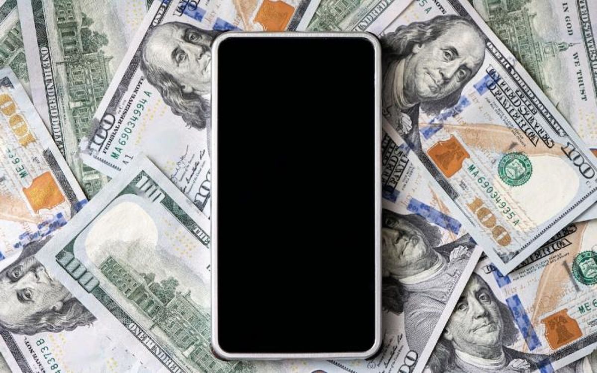 جهش قیمت گوشی های موبایل در بازار با افزایش قیمت دلار

